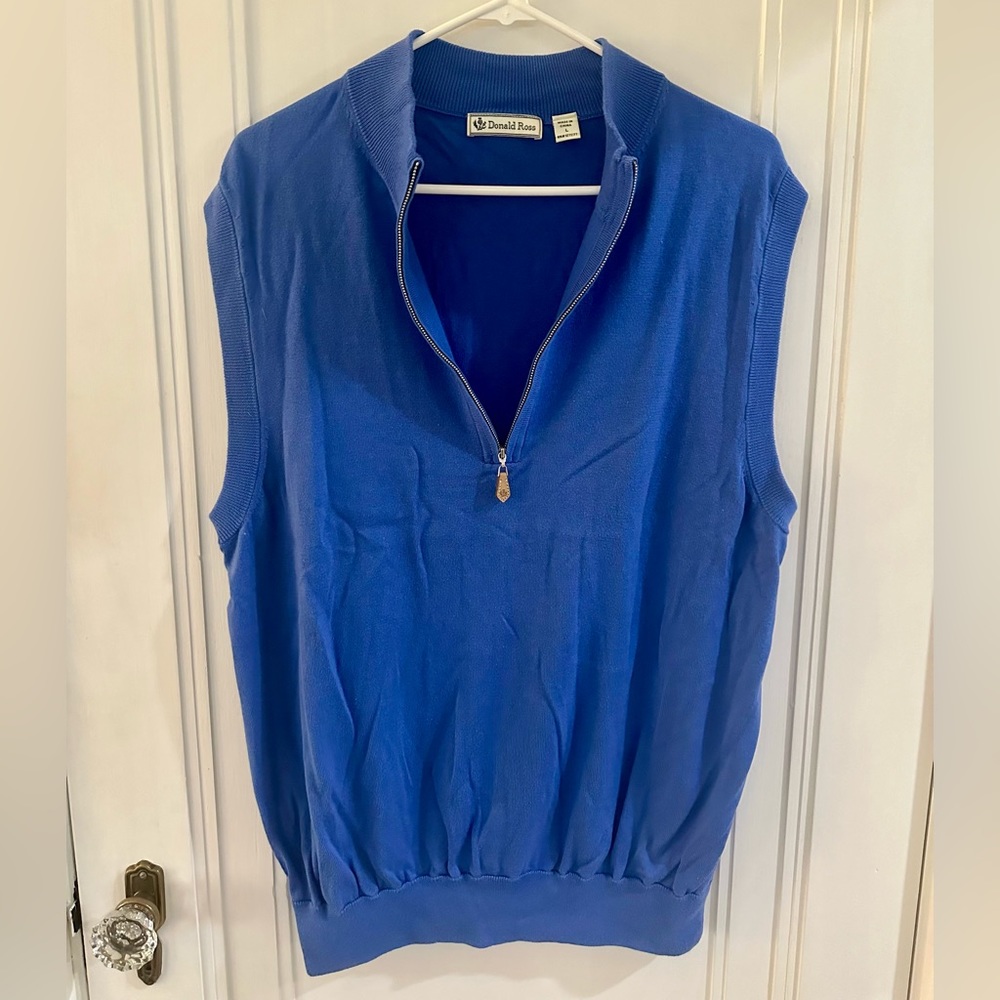 Bright blue men’s Donald Ross sweater vest. Size large. Like new condition.
